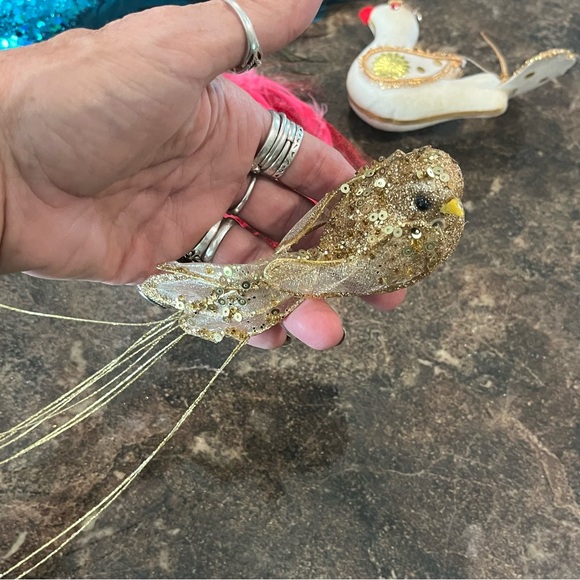 Vintage MCM feathered BIRDS ORNAMENTS Sequined, Feathered Clip On, 4 Estate - Picture 7 of 11